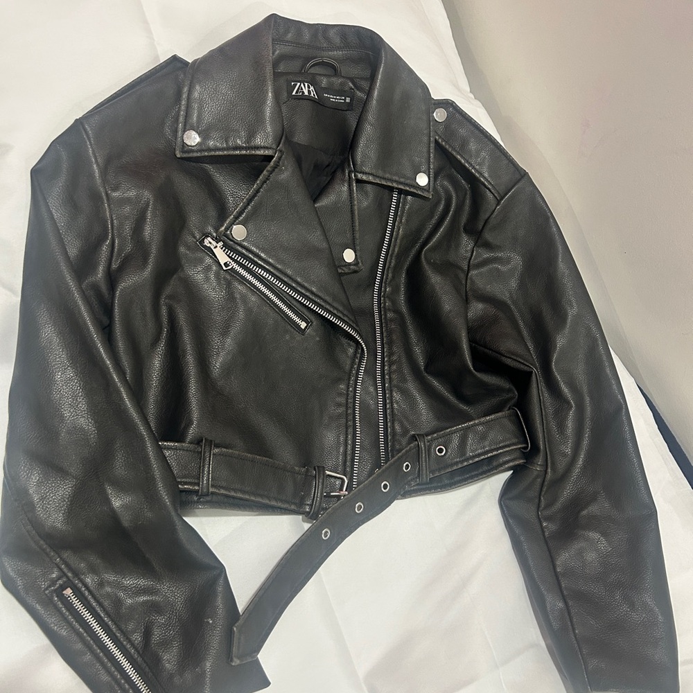 Zara Women's Cropped Black Leather Jacket